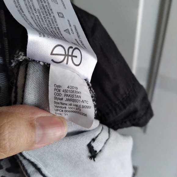 William Rast Black Leopard High Rise Ankle Skinny jeans, size 31 - Picture 6 of 6